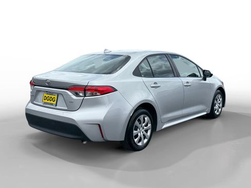 Used 2024 Toyota Corolla LE FWD image 5