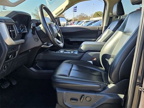 Used 2024 Ford Expedition Max XLT image 11