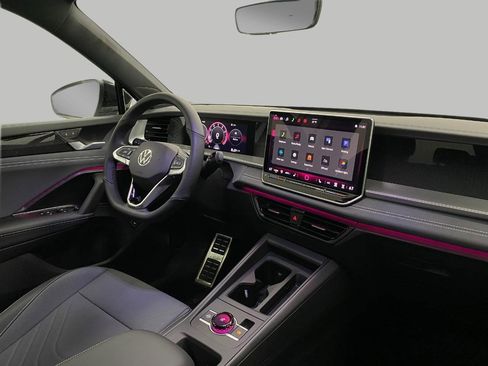 New 2026 Volkswagen Tiguan SE R-Line image 18