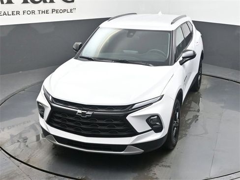 New 2025 Chevrolet Blazer LT w/ Midnight/Sport Edition image 24