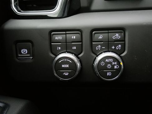 New 2026 GMC Sierra 3500 Denali w/ Denali Reserve Package image 18