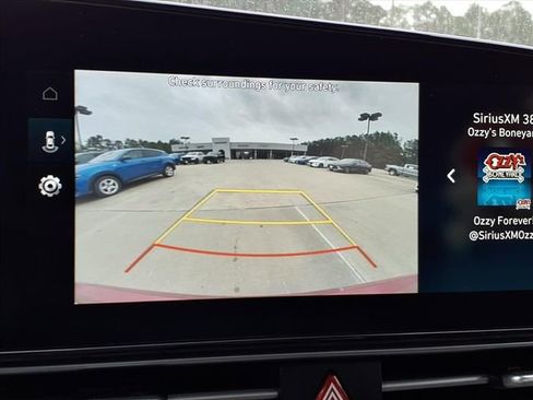 Used 2025 Hyundai Elantra SEL FWD image 28