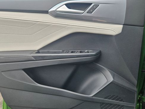 New 2026 Volkswagen Taos SEL AWD/4WD image 9