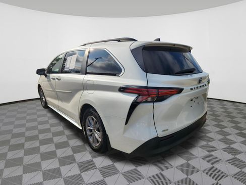 Used 2021 Toyota Sienna XLE w/ XLE Plus Package AWD/4WD image 3