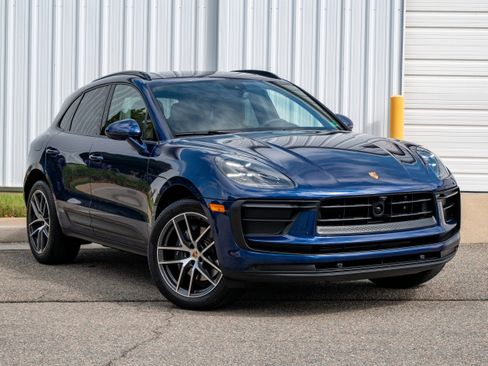 Used 2024 Porsche Macan image 9