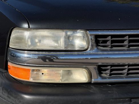 Used 2005 Chevrolet Suburban LS w/ Cargo Package image 10