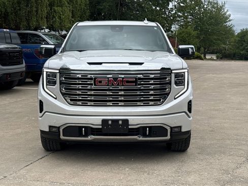 Used 2025 GMC Sierra 1500 Denali w/ Technology Package AWD/4WD image 2