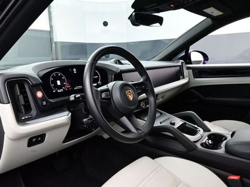 Certified 2024 Porsche Cayenne Coupe AWD/4WD image 4