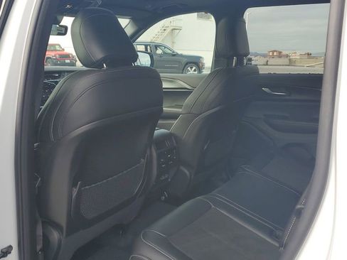 New 2025 Jeep Grand Cherokee Altitude image 16