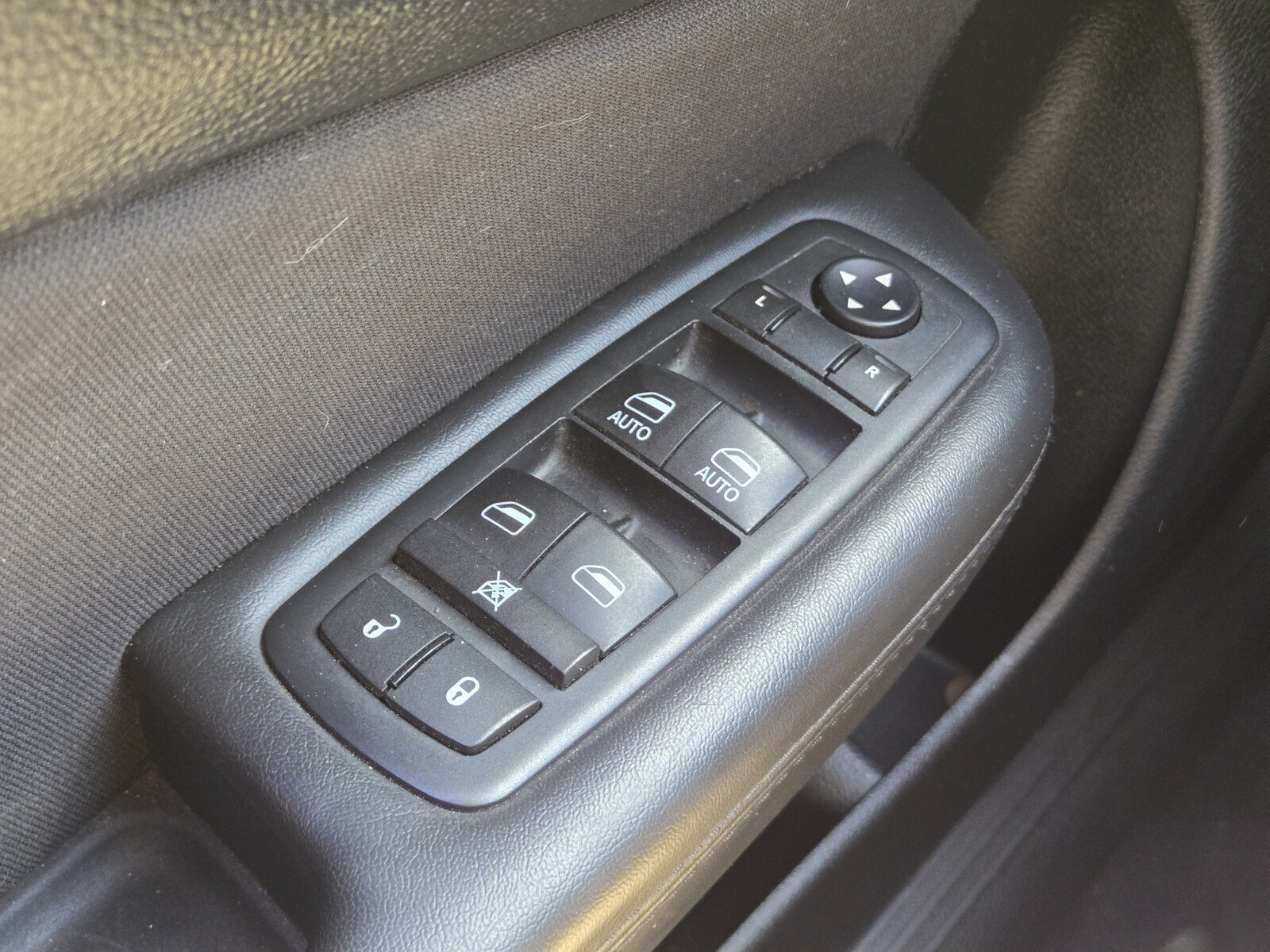 Used 2015 Chrysler 200 Limited w/ Convenience Group FWD image 19
