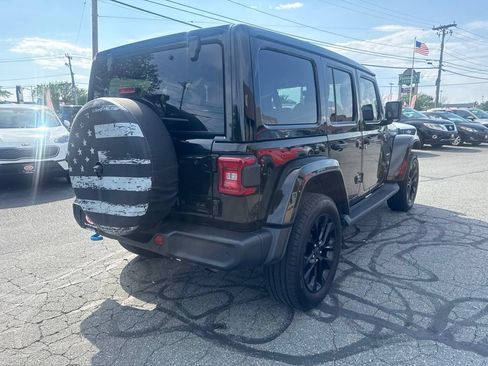 Used 2024 Jeep Wrangler Unlimited Sahara w/ Technology Group AWD/4WD image 5