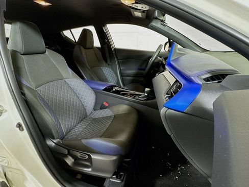 Used 2021 Toyota C-HR XLE FWD image 25