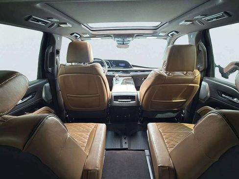 Used 2023 Cadillac Escalade Premium Luxury w/ Performance Package AWD/4WD image 9