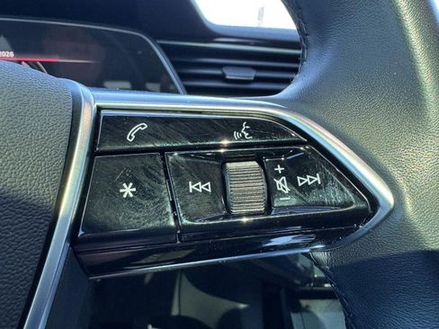 Used 2022 Audi e-tron Premium Plus w/ Premium Plus Package image 17
