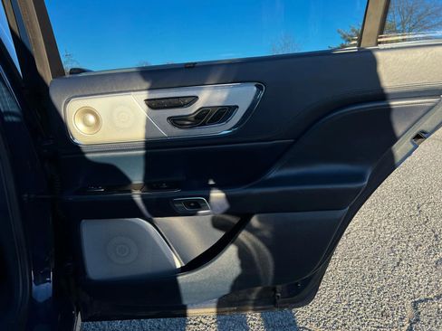 Used 2017 Lincoln Continental Black Label w/ Rear-seat Package image 22