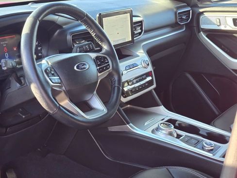 Used 2024 Ford Explorer XLT w/ Equipment Group 202A image 28