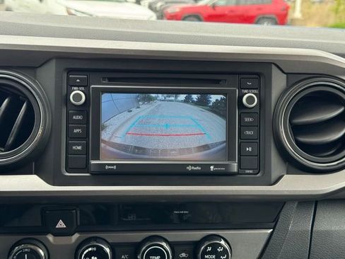 Certified 2018 Toyota Tacoma SR5 AWD/4WD image 4