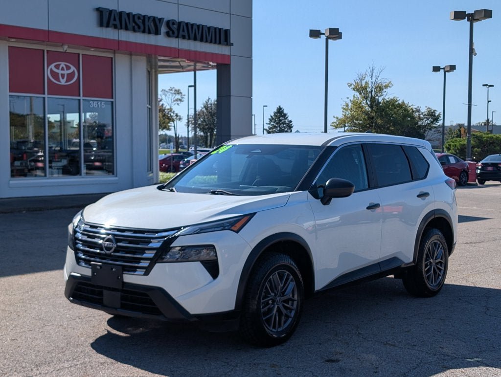 Used 2024 Nissan Rogue S AWD/4WD image 3