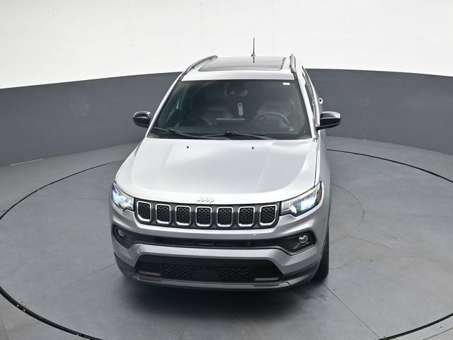 Used 2023 Jeep Compass Latitude w/ Sun and Sound Group AWD/4WD image 30
