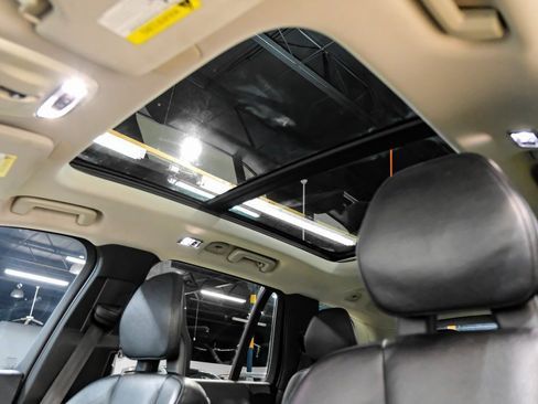 Used 2017 Volvo XC90 T6 Momentum w/ Vision Package image 5