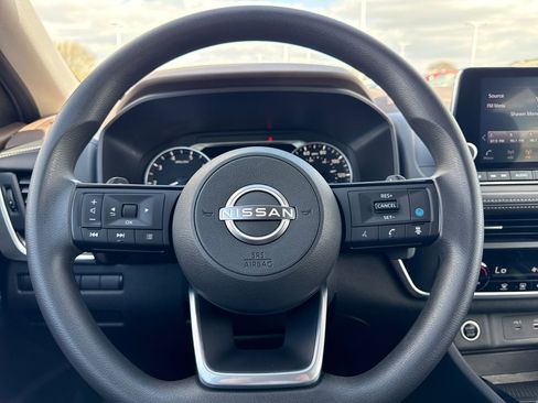 Used 2023 Nissan Rogue SV AWD/4WD image 17