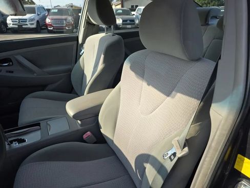 Used 2011 Toyota Camry LE FWD image 20
