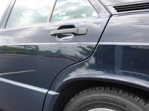 Used 1993 Mercedes-Benz 190 E 2.6 image 25
