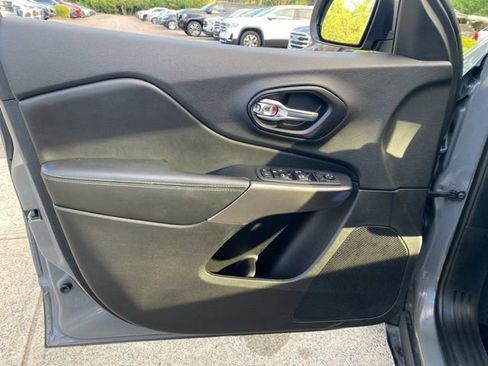 Used 2021 Jeep Cherokee Latitude Lux FWD image 18