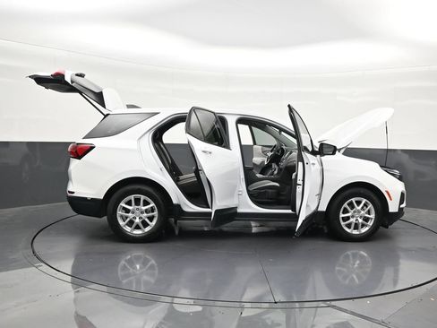 Used 2023 Chevrolet Equinox LS FWD image 38
