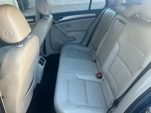 Used 2015 Volkswagen Golf TDI S image 21