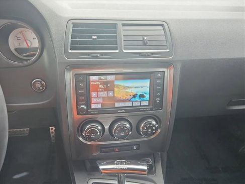 Used 2014 Dodge Challenger SXT image 15
