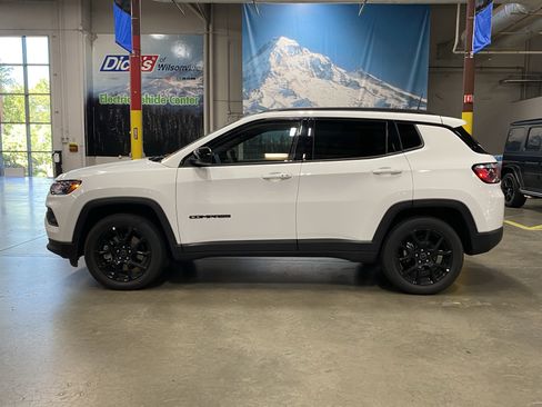 Certified 2026 Jeep Compass Latitude AWD/4WD image 2