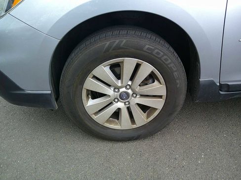 Used 2017 Subaru Outback 2.5i Premium image 9