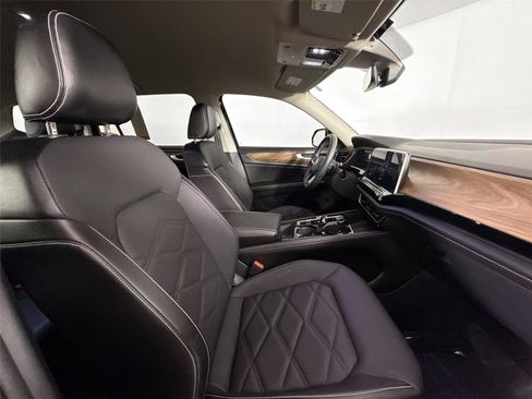 Used 2024 Volkswagen Atlas SE FWD image 35