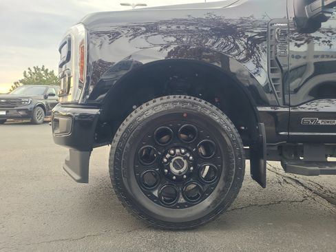 Certified 2025 Ford F350 Lariat w/ Black Appearance Package image 26