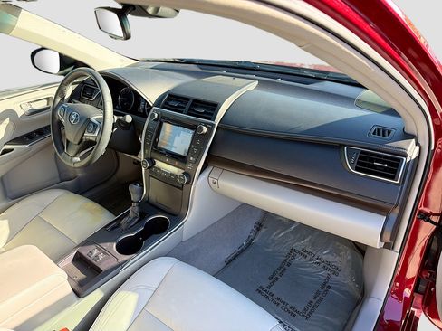 Used 2017 Toyota Camry XLE w/ Moonroof Package image 13