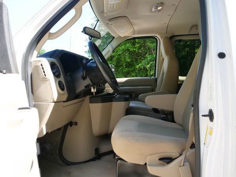Used 2014 Ford E-350 and Econoline 350 XLT RWD image 18