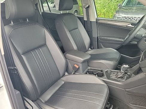 Used 2022 Volkswagen Tiguan SE AWD/4WD image 34