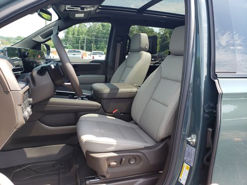 New 2026 Chevrolet Suburban Z71 w/ Z71 Off-Road Package AWD/4WD image 30