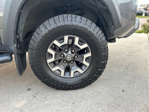 Used 2018 Toyota Tacoma TRD Off-Road w/ Technology Package AWD/4WD image 27