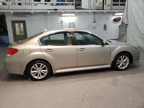 Used 2014 Subaru Legacy 2.5i Limited w/ Moonroof Package AWD/4WD image 8