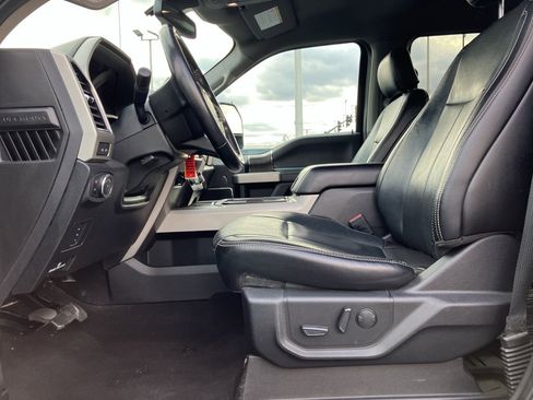 Used 2020 Ford F350 Lariat w/ Chrome Package image 28