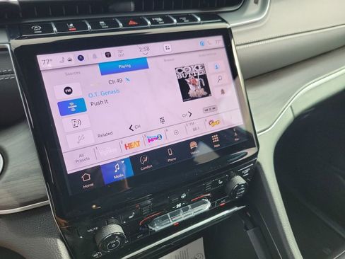 New 2025 Jeep Grand Cherokee L Limited w/ Black Appearance Package image 25