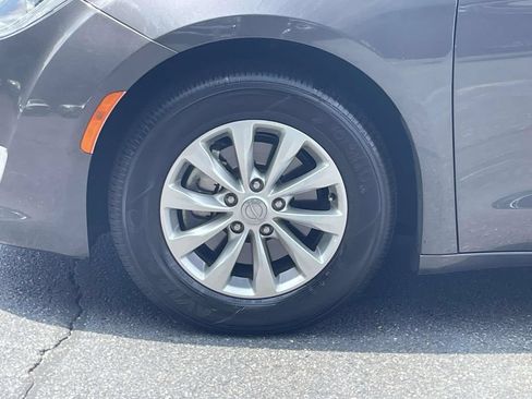 Certified 2018 Chrysler Pacifica Touring Plus FWD image 11