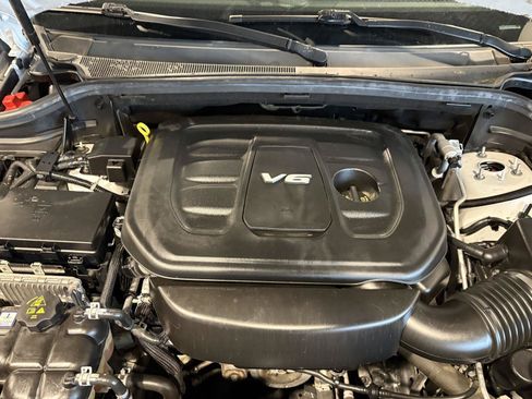 Used 2017 Jeep Grand Cherokee Altitude AWD/4WD image 7