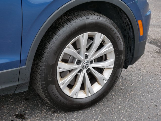 Used 2018 Volkswagen Tiguan SE w/ Panoramic Sunroof Package AWD/4WD image 9