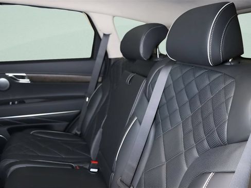 Certified 2025 Genesis GV80 3.5T Prestige AWD/4WD image 11