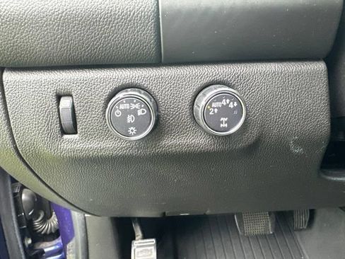 Used 2017 Chevrolet Colorado LT w/ LT Convenience Package AWD/4WD image 11