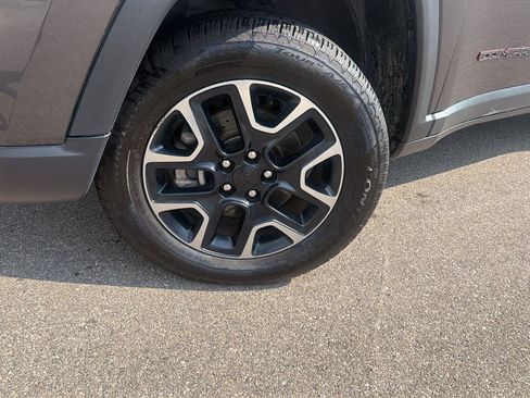 Used 2019 Jeep Compass Trailhawk AWD/4WD image 4