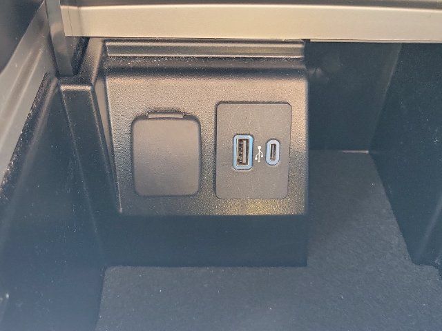 Used 2021 Ford Explorer XLT w/ Equipment Group 202A AWD/4WD image 28